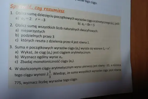 Jak obliczyć sumę ciągu arytmetycznego? Wzory i praktyka