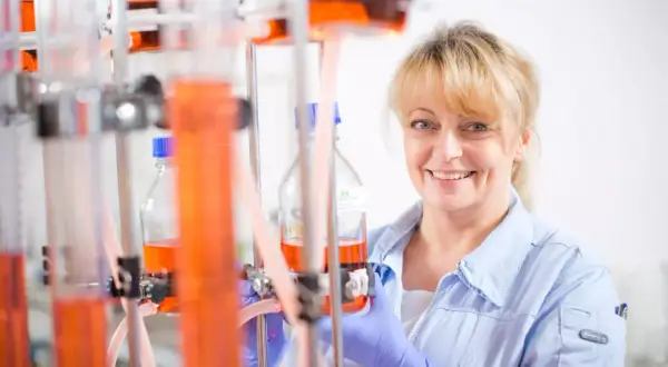 Estry owocowe: Przewodnik po syntezie zapachów w laboratorium
