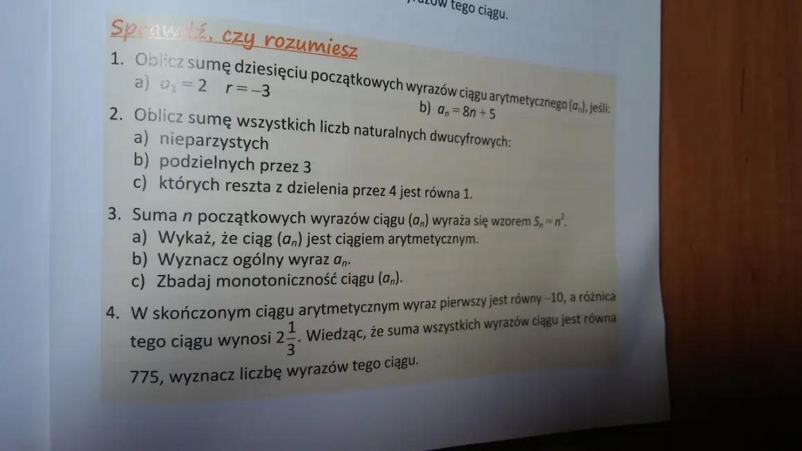 Jak obliczyć sumę ciągu arytmetycznego? Wzory i praktyka