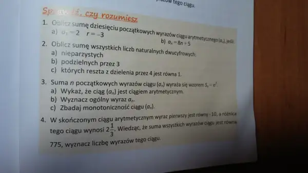 Jak obliczyć sumę ciągu arytmetycznego? Wzory i praktyka